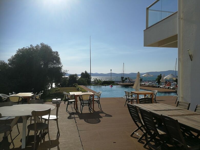 Hotel Egesu Marina Guest House