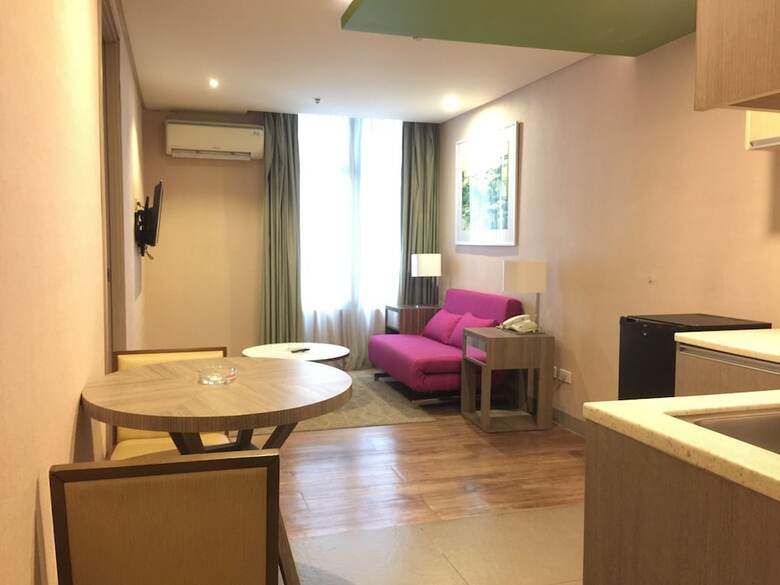 Serena's Suite (makati Ave.)