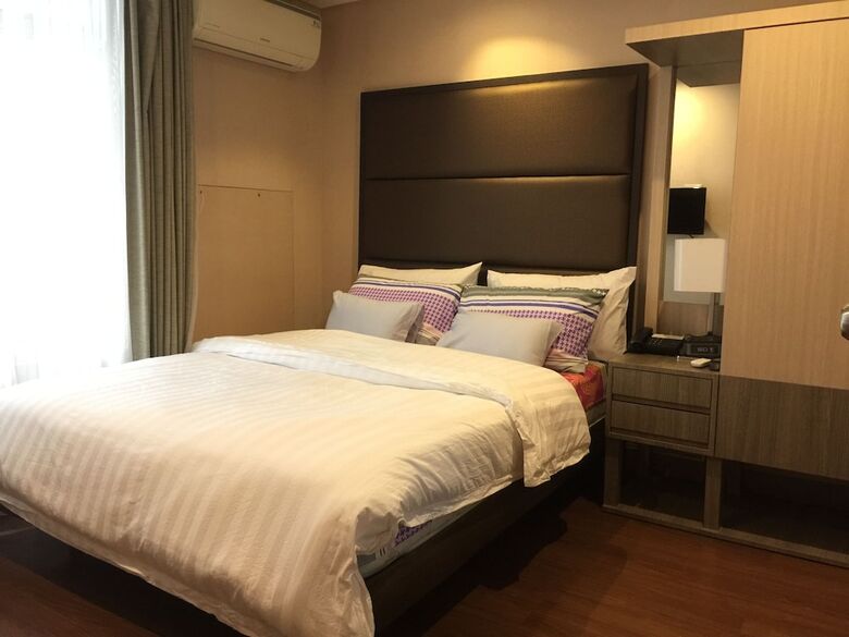Serena's Suite (makati Ave.)