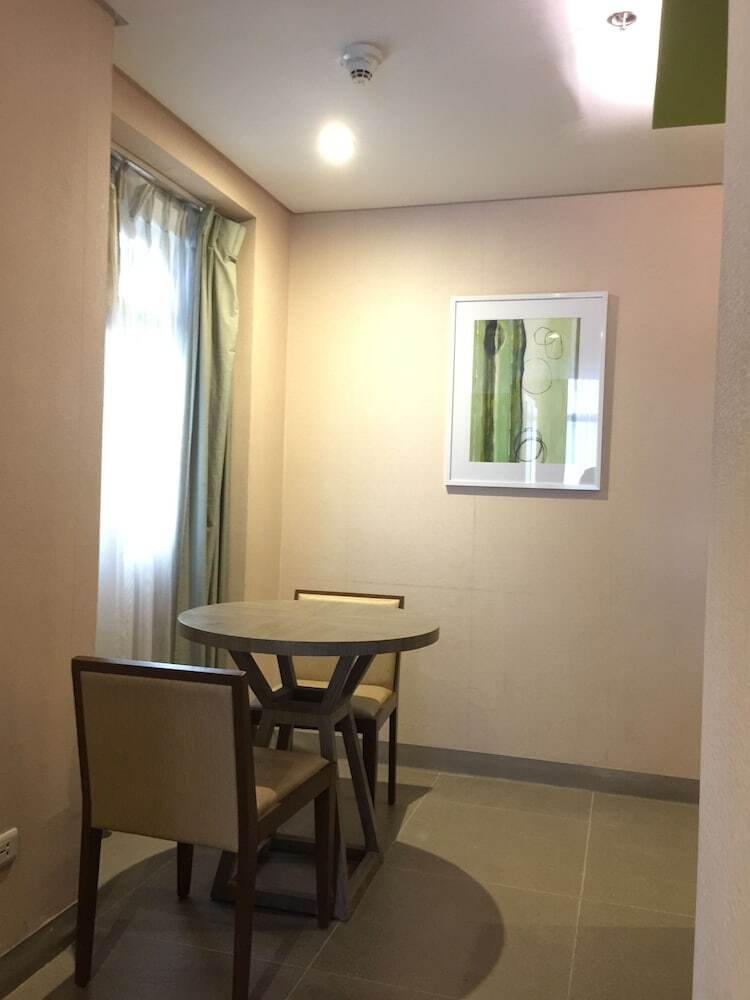 Serena's Suite (makati Ave.)