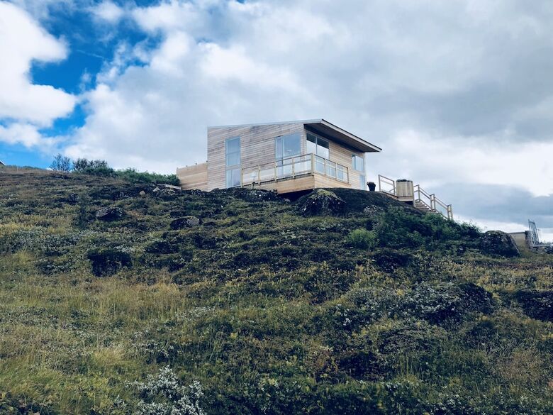 Designers Villa - Near Alafoss Waterfall