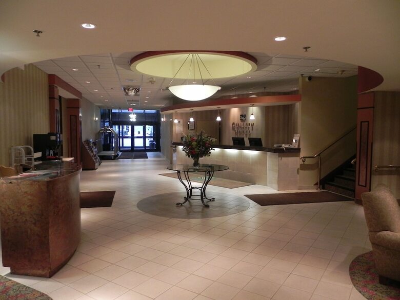 Quality Hotel & Suites At The Falls