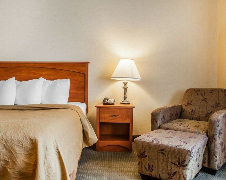 Quality Hotel & Suites At The Falls
