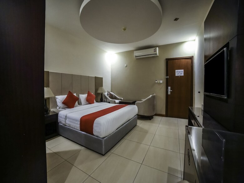Oyo 130 Night Inn Hotel