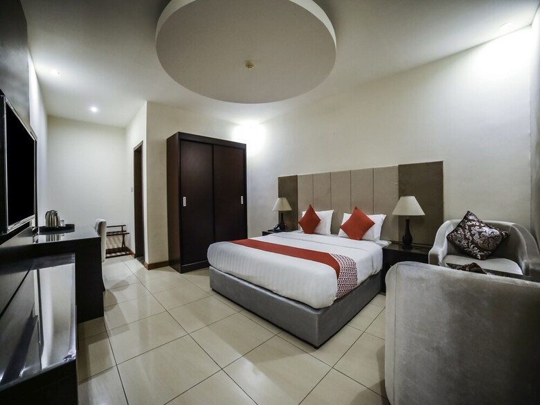 Oyo 130 Night Inn Hotel