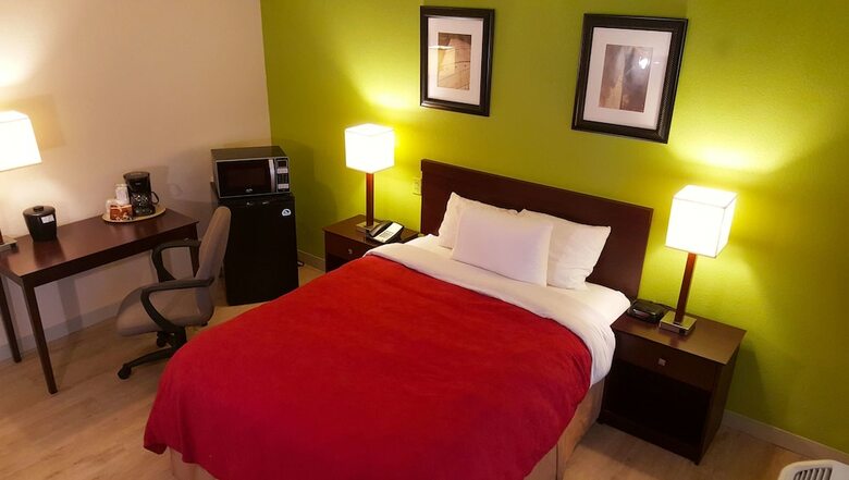 Motel Airport Waterfront Inn