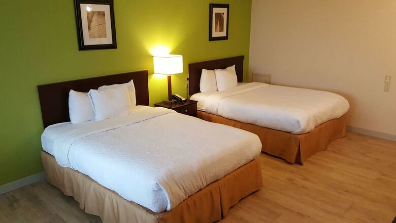 Motel Airport Waterfront Inn