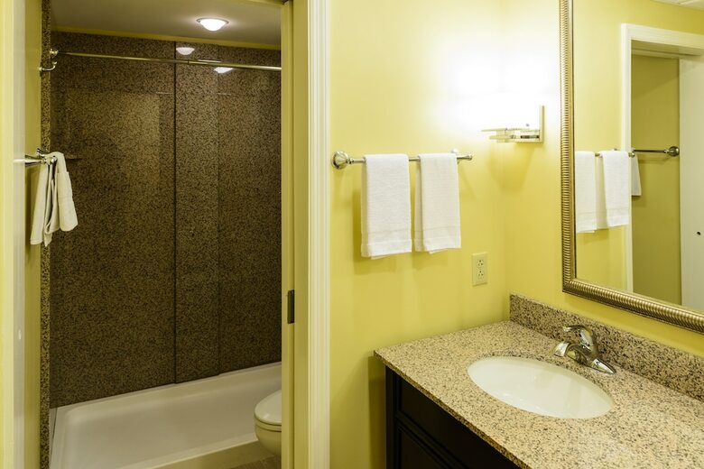 Hotel Asbury Inn & Suites