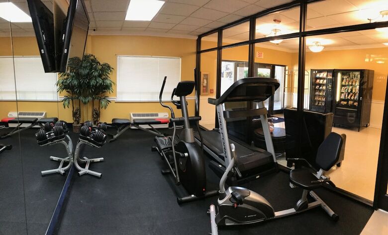 Hotel Asbury Inn & Suites
