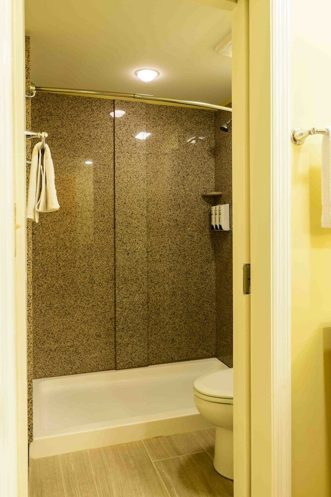 Hotel Asbury Inn & Suites