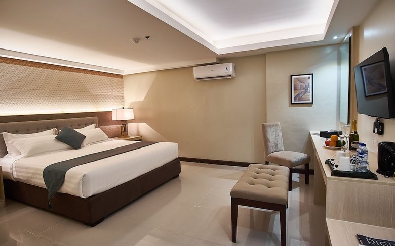 J7 Hotel Iloilo