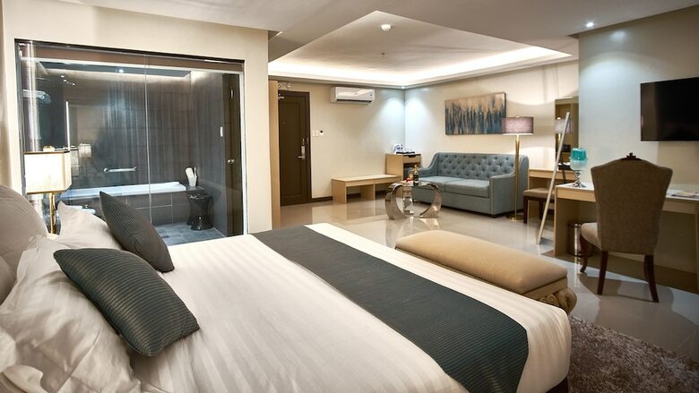 J7 Hotel Iloilo