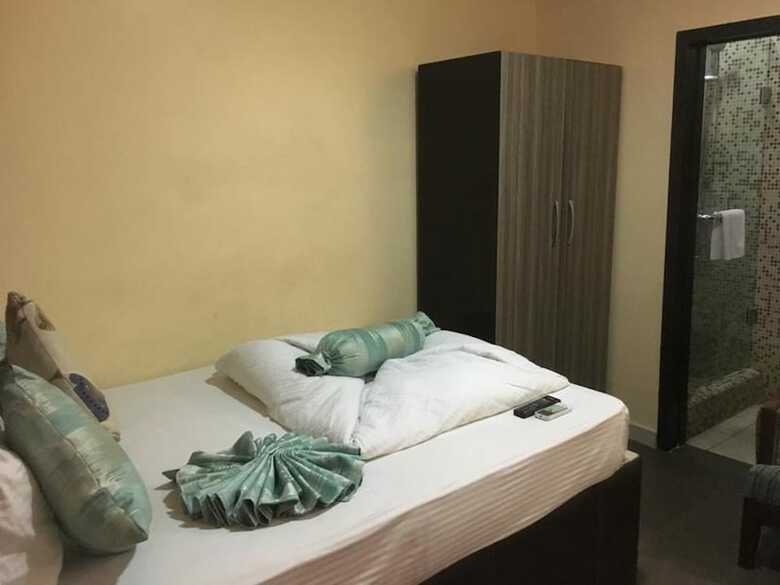 Hotel Cynergy Suites Royale