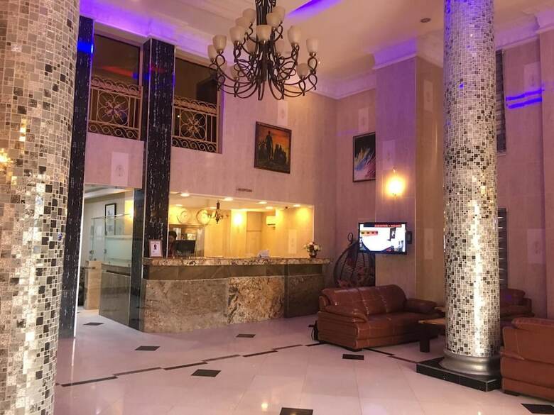 Hotel Cynergy Suites Royale