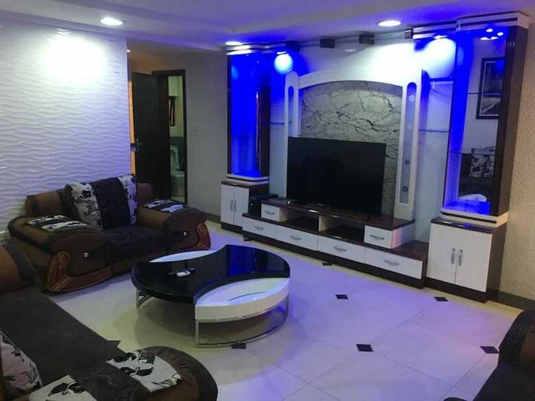 Hotel Cynergy Suites Royale