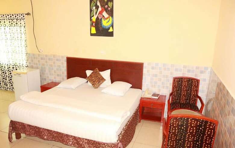 Carlcon Hotel