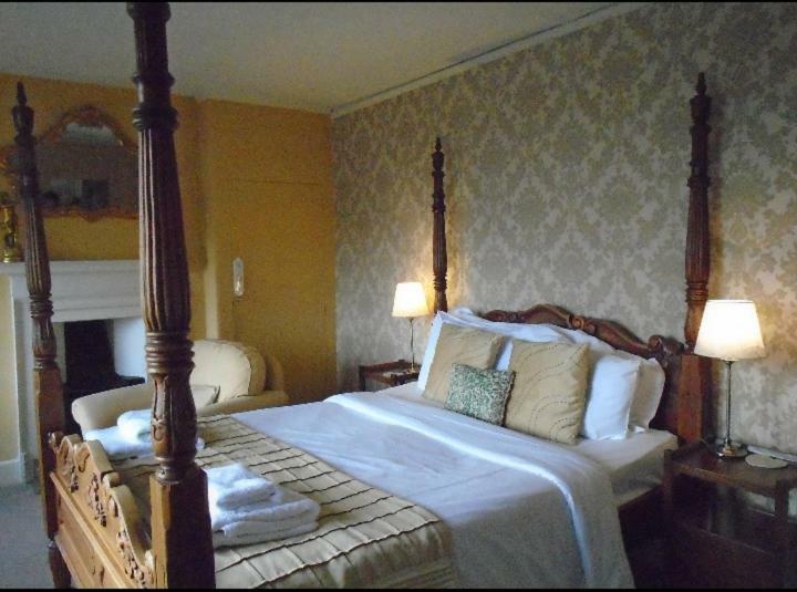 Rowley Manor Hotel