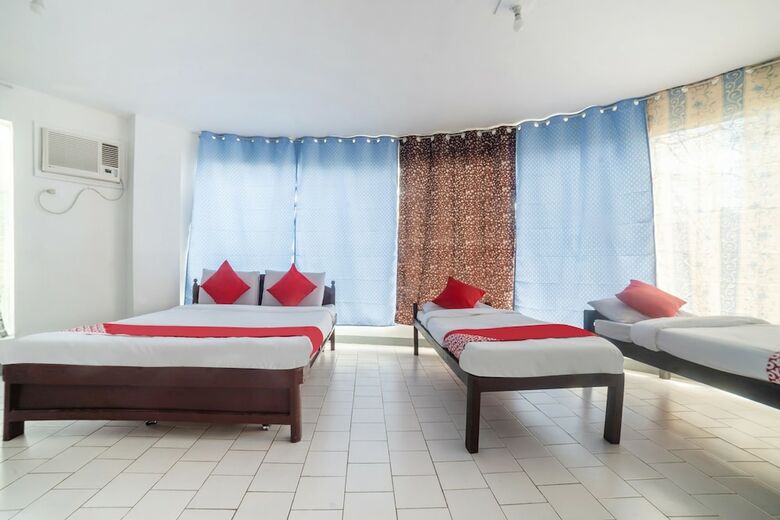 Oyo 200 Ponce Suites Art Hotel