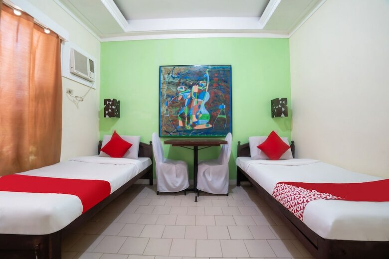 Oyo 200 Ponce Suites Art Hotel