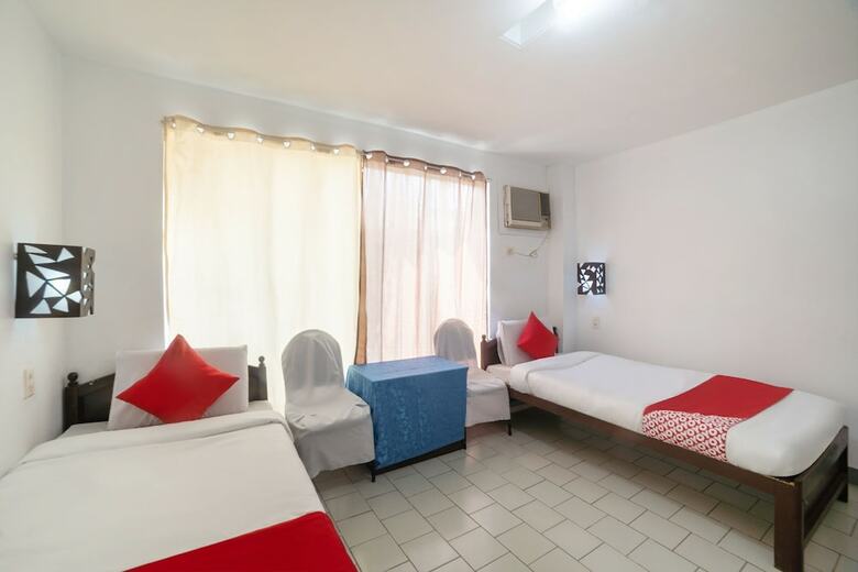 Oyo 200 Ponce Suites Art Hotel