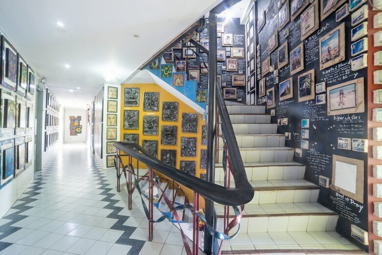 Oyo 200 Ponce Suites Art Hotel