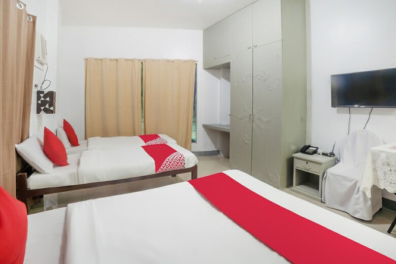 Oyo 200 Ponce Suites Art Hotel