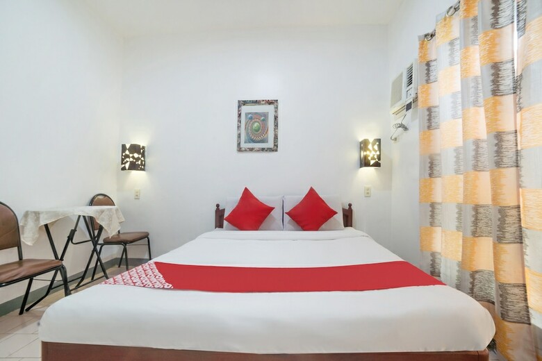 Oyo 200 Ponce Suites Art Hotel