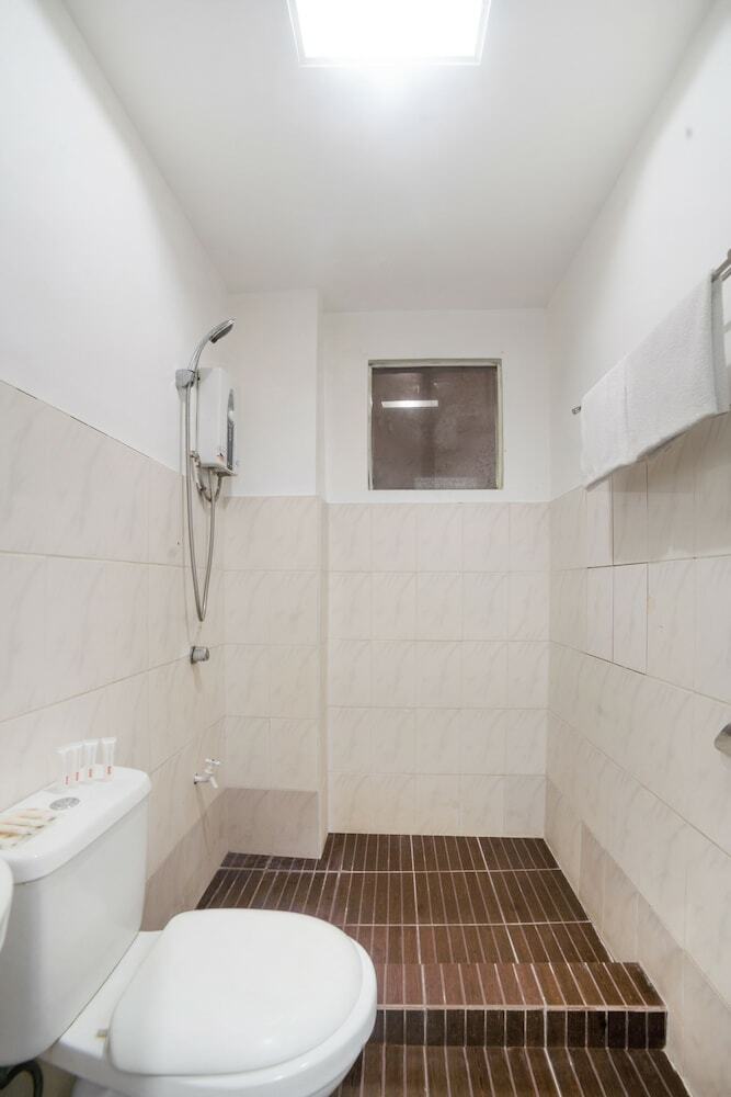 Oyo 200 Ponce Suites Art Hotel