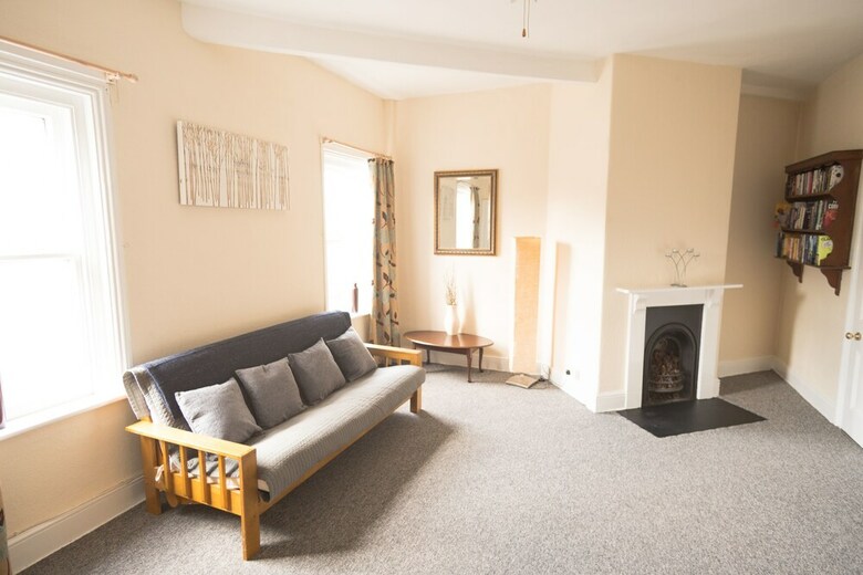 Three Bedroom Apartment Next To Pub