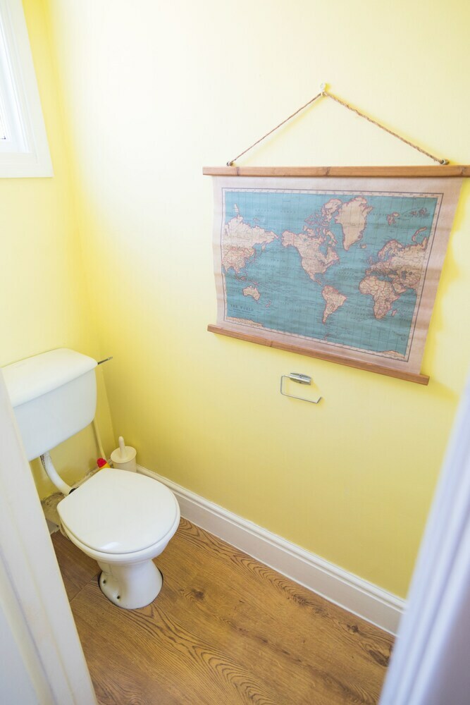 Three Bedroom Apartment Next To Pub