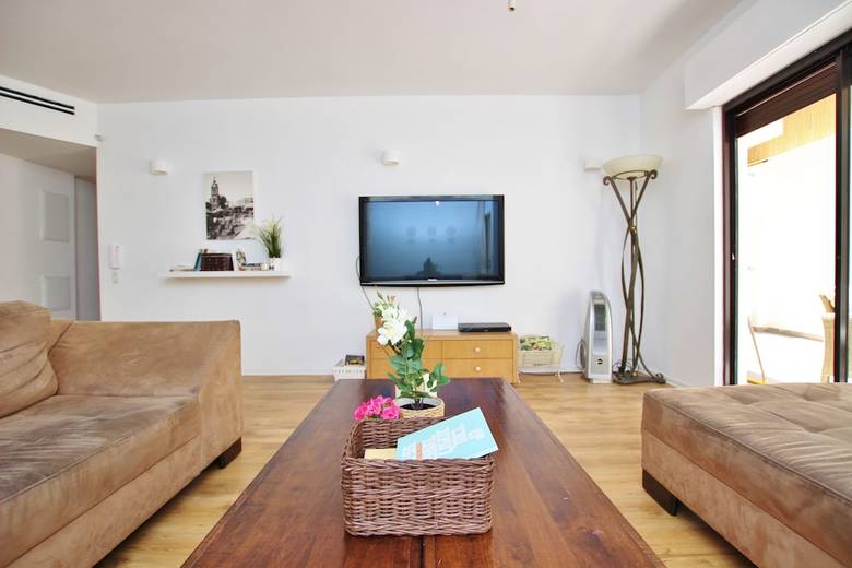 Apartamento Amazing 3br Garden Apt Near Gordon Beach