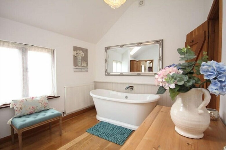 Self Catering Cottages At Handley Farm