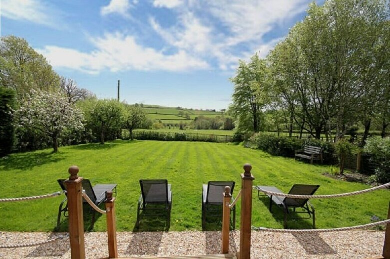 Self Catering Cottages At Handley Farm
