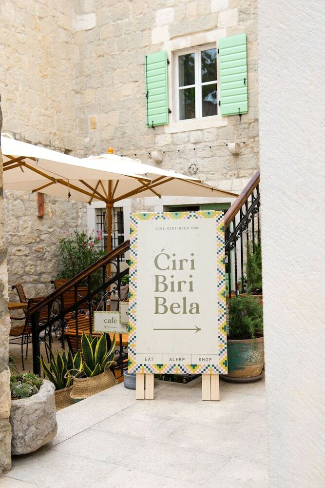 Hostal Hostel ?iri Biri Bela - Adults Only