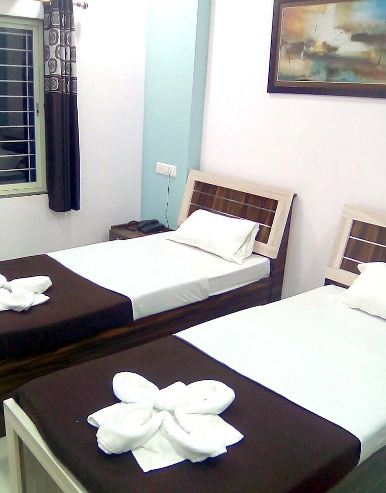 Hotel Neelisha River Front Inn