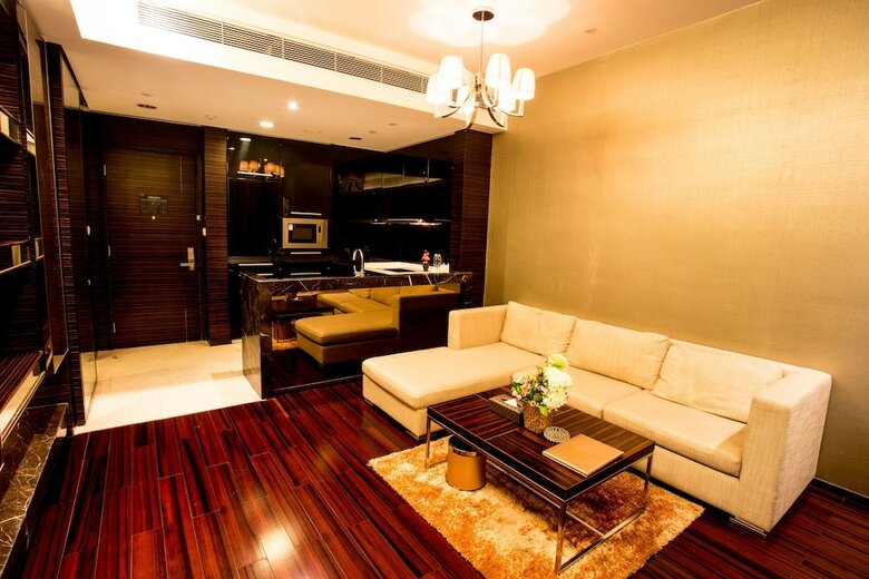 S.l.d International Apartment Poly