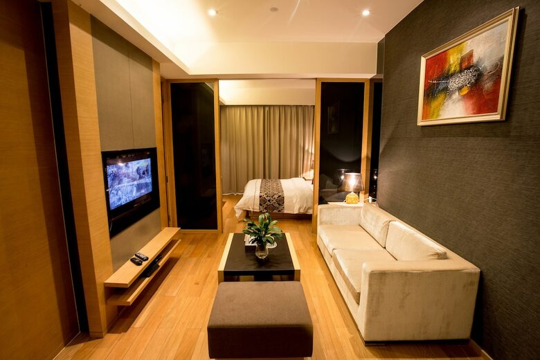 S.l.d International Apartment Poly