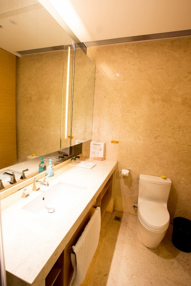 S.l.d International Apartment Poly