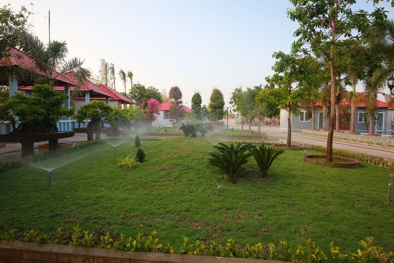 Ven Song Riverside Hotel