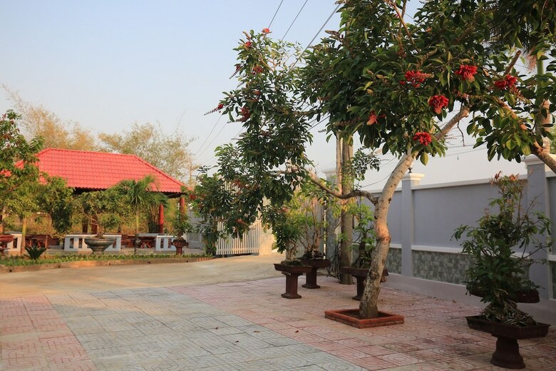 Ven Song Riverside Hotel