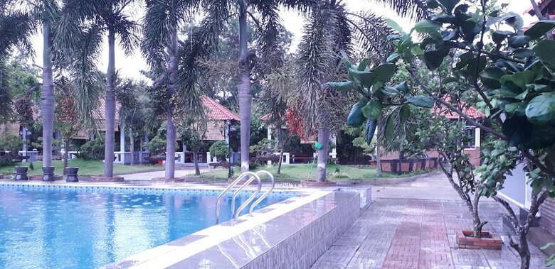 Ven Song Riverside Hotel
