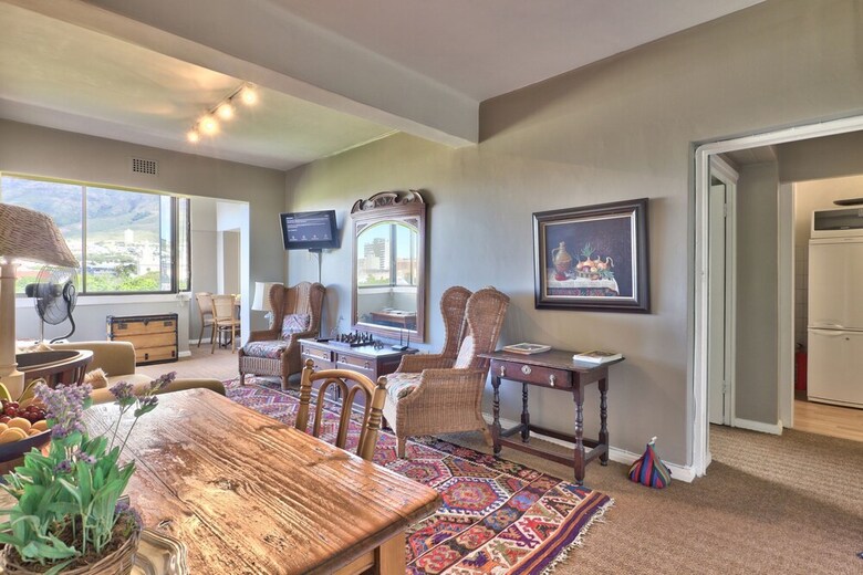 Holyrood Apartments 603