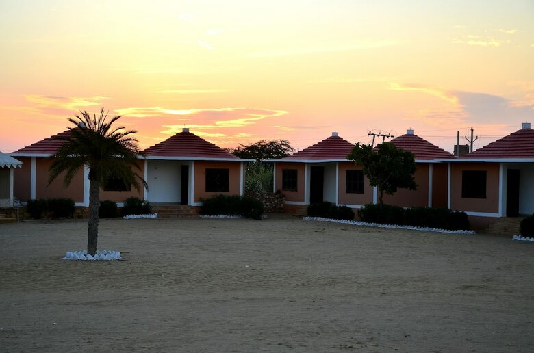 Hotel Oasis Camp Sam