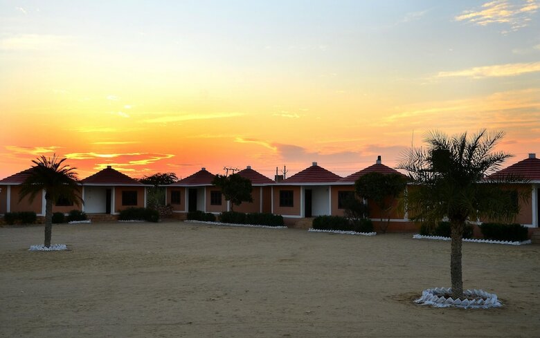 Hotel Oasis Camp Sam