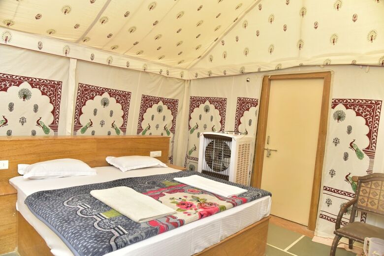 Hotel Oasis Camp Sam
