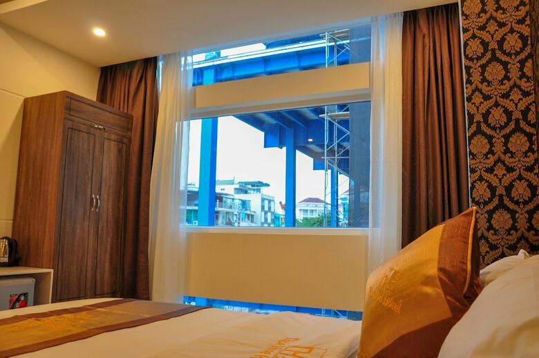 Nice Hue Hotel