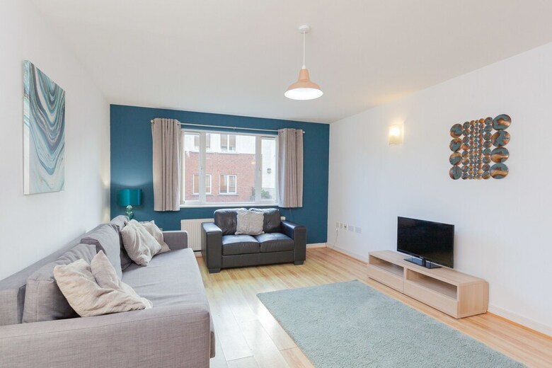 13 Willow View Apartment