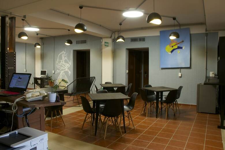 Hostal F�nix Beds Hostel