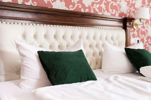 Hostal Hotel L�wen-weinstube