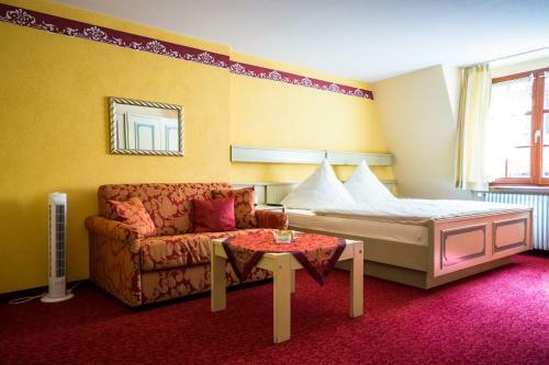 Hostal Hotel L�wen-weinstube